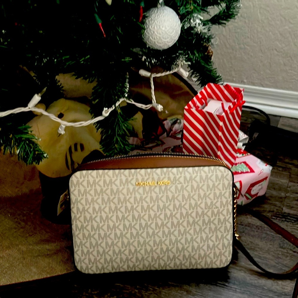NWT Michael Kors Brown monogram Jet Set crossbody